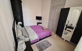 Cozy Apartment Near 28 Mall